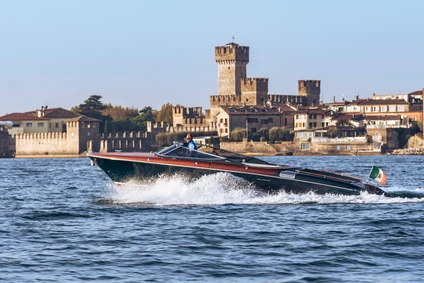 Private Tour mit Bootsführer ab San Felice: Garda-Insel und Sirmione 0